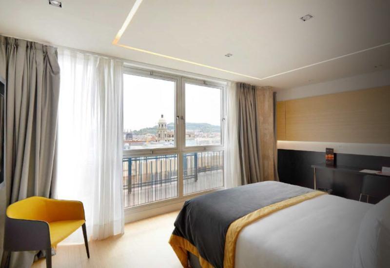 ホテル エグゼ プラザ カタルーニャ バルセロナ エクステリア 写真